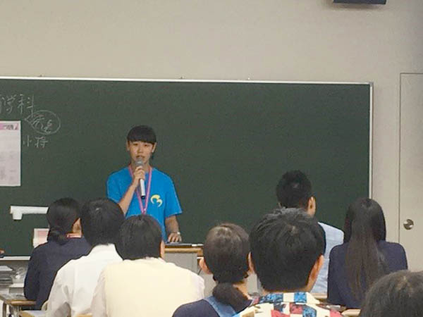 学生トーク：手話で自己紹介