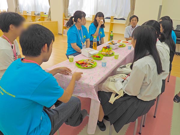 学生カフェの様子