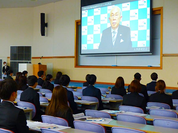 入学宣誓式の様子