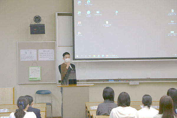 「先輩の話を聞こう！」の様子