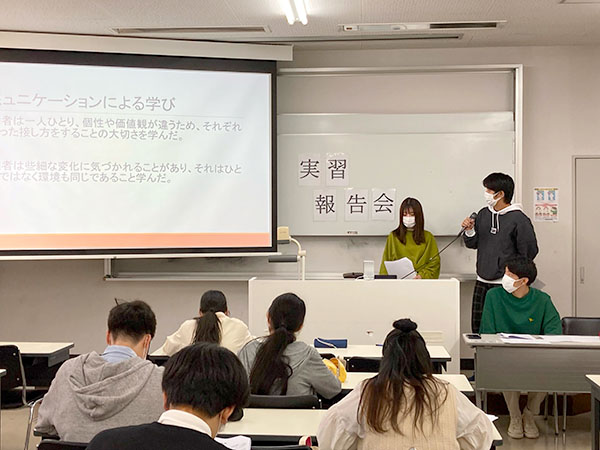 介護福祉実習の学内報告会の様子