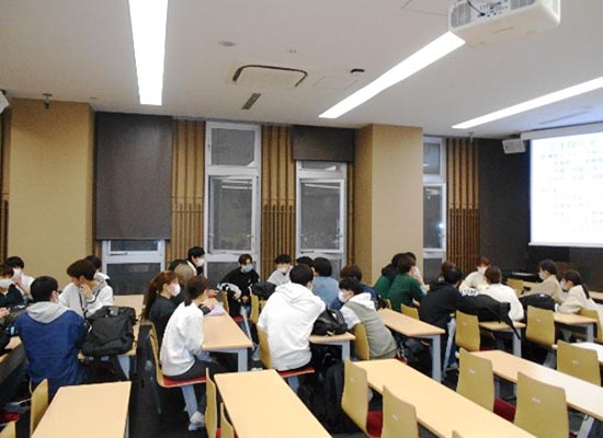 学生間交流の様子